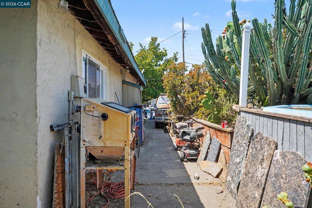 1318 Potter St Property Photo 17