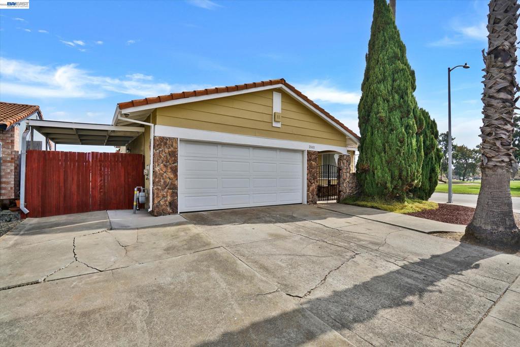 2511 Mistletoe Dr Property Photo