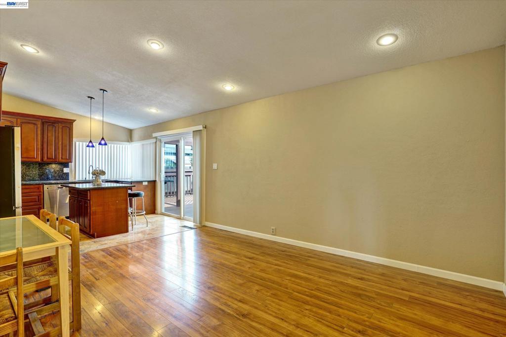 2511 Mistletoe Dr Property Photo 5