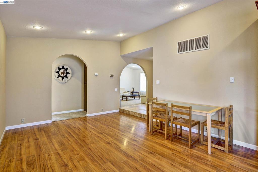 2511 Mistletoe Dr Property Photo 6