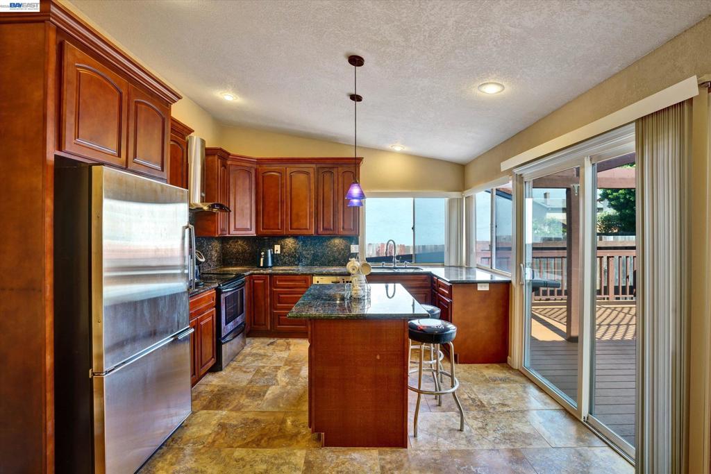 2511 Mistletoe Dr Property Photo 7