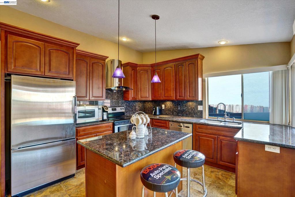 2511 Mistletoe Dr Property Photo 8