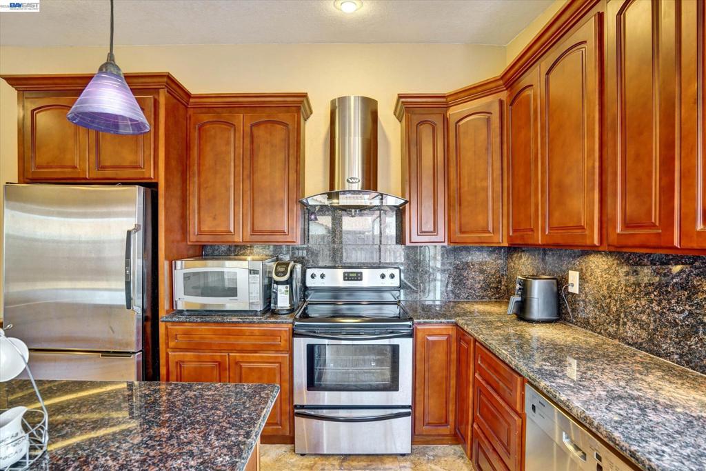 2511 Mistletoe Dr Property Photo 9