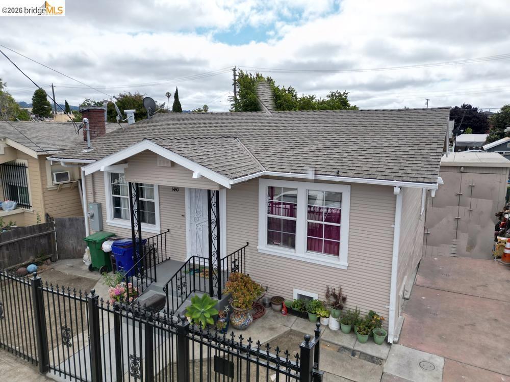 1440 76th Ave Property Photo 2