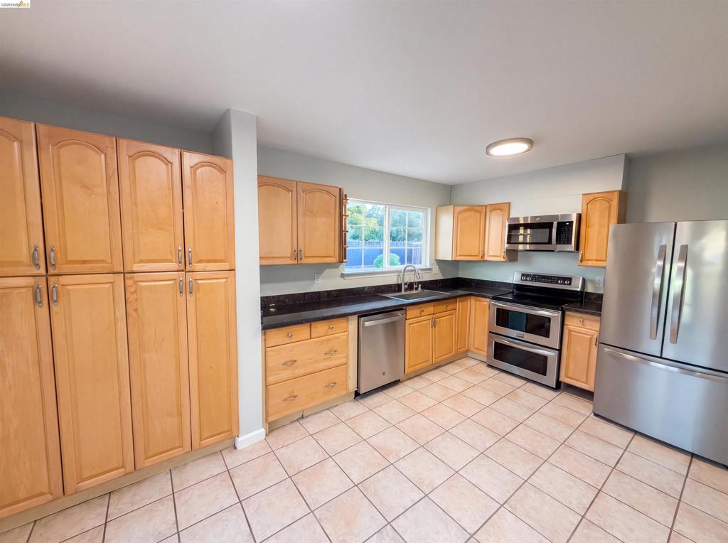 112 Aster Ct Property Photo 2