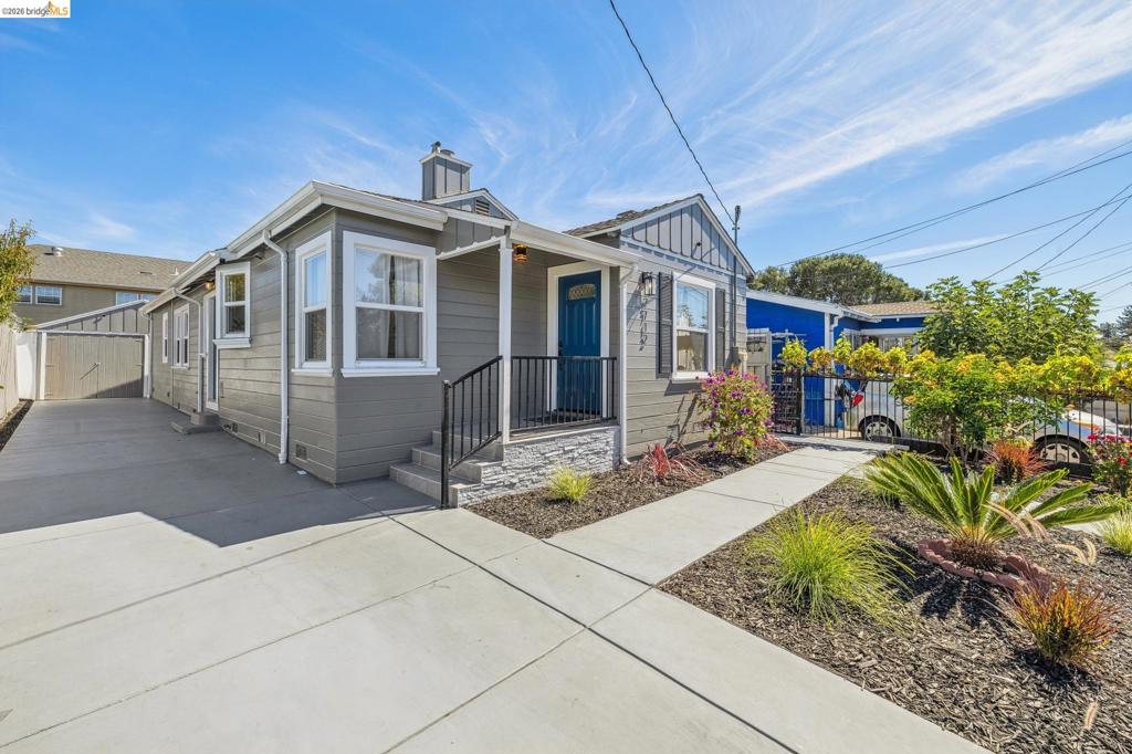 2712 Octavia St Property Photo 1