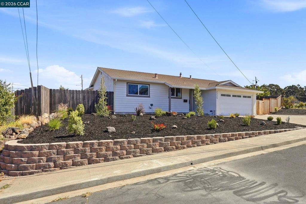 2225 Meadowlark St Property Photo 1