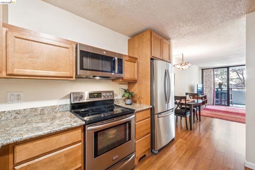 555 Pierce St 1125 Property Photo 3