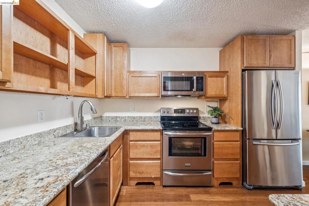 555 Pierce St 1125 Property Photo 4