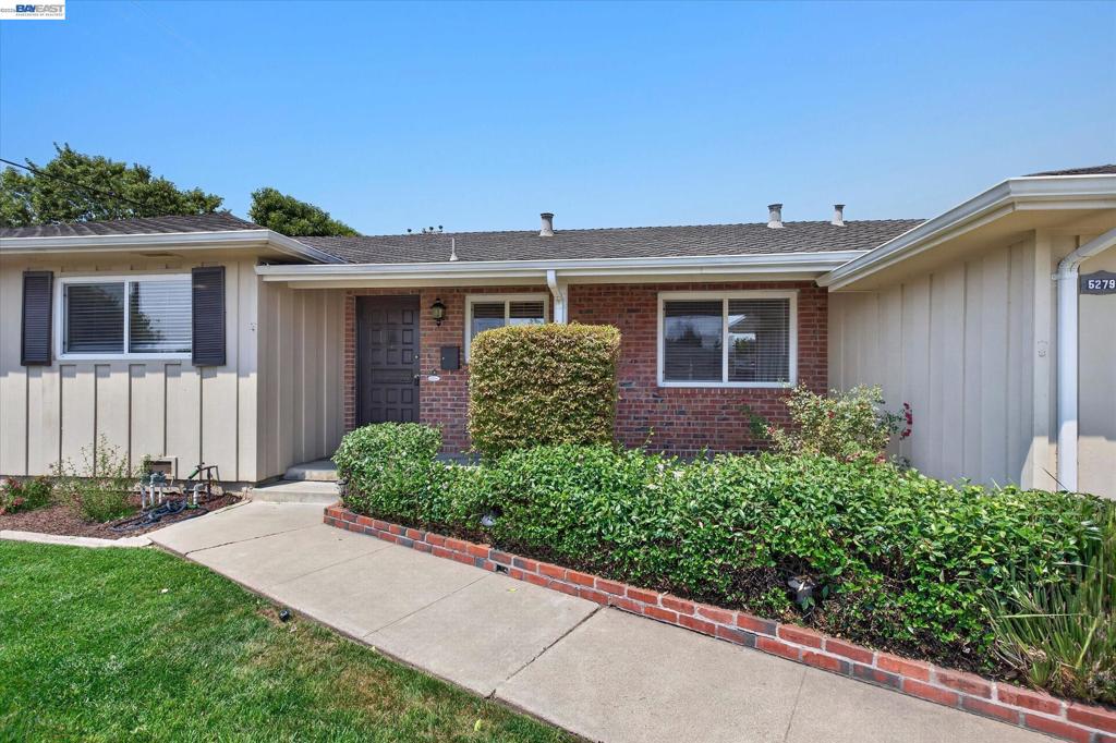 5279 Eggers Dr Property Photo 3