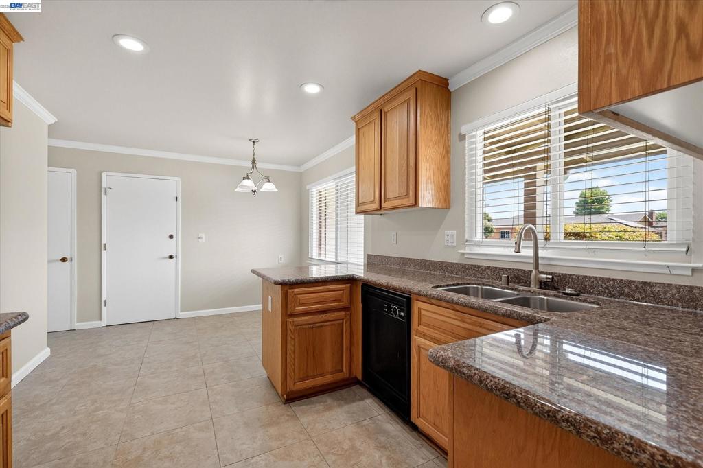 5279 Eggers Dr Property Photo 25