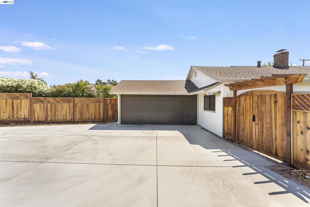 2824 Cowell Rd. Property Photo 2