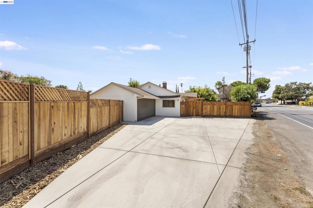 2824 Cowell Rd. Property Photo 3