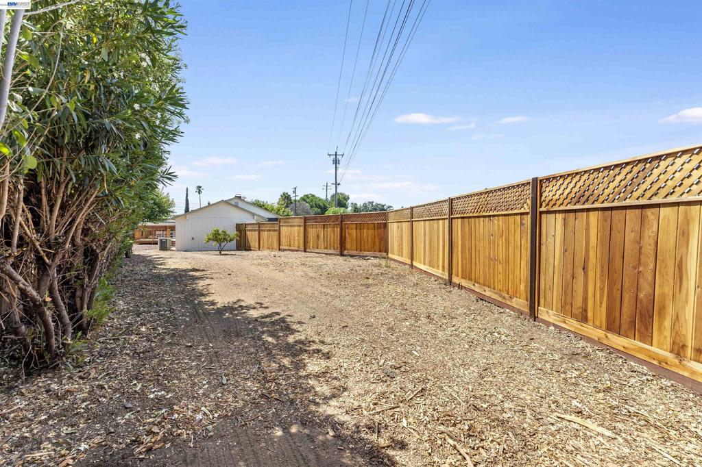 2824 Cowell Rd. Property Photo 50