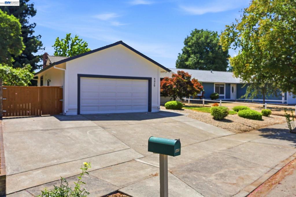 4429 Summerfield Dr Property Photo 3
