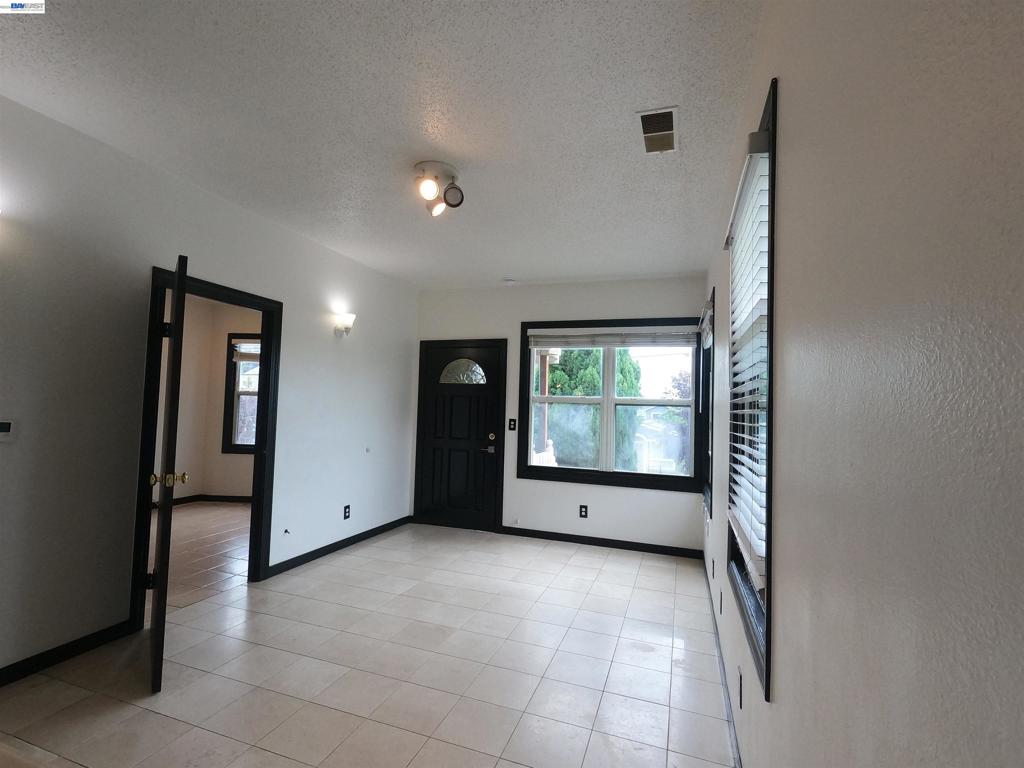 692 45th St Property Photo 8