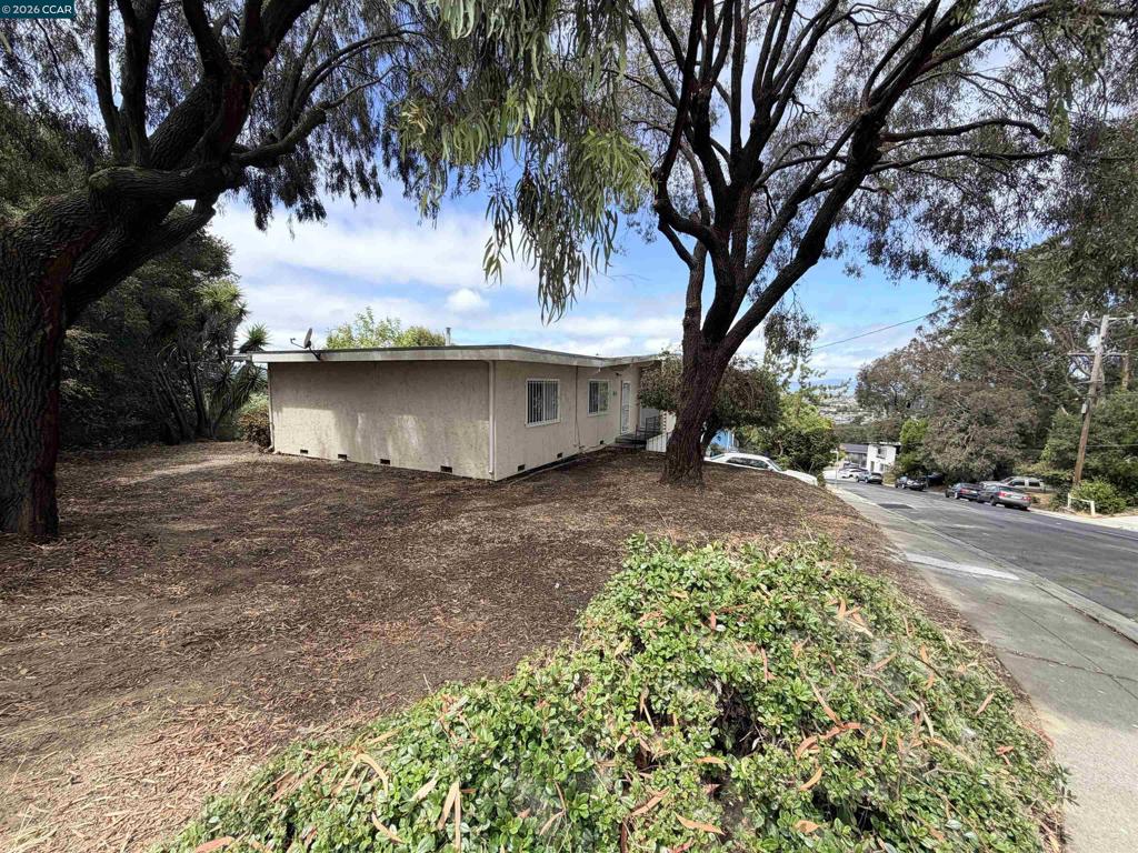 5482 Morrow Dr. Property Photo 6