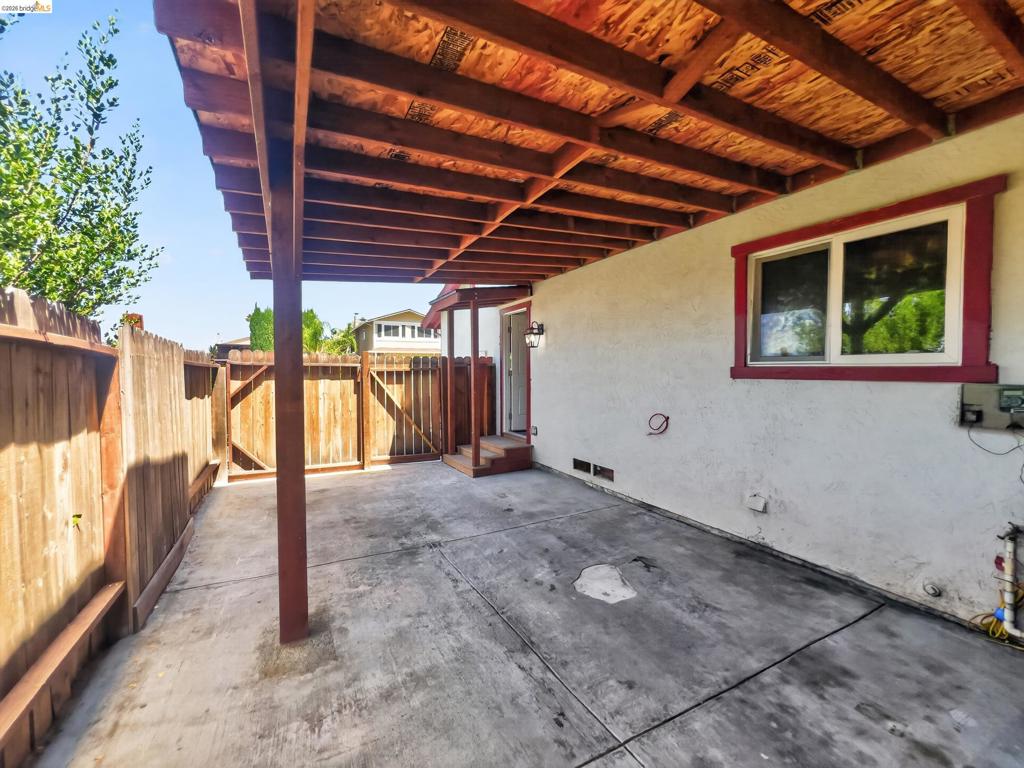 2322 Peachtree Cir Property Photo 17