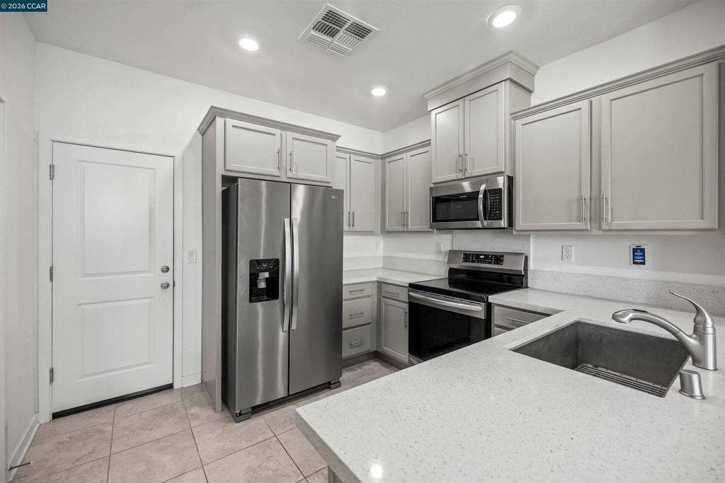5301 E Commerce Way 58104 Property Photo 16