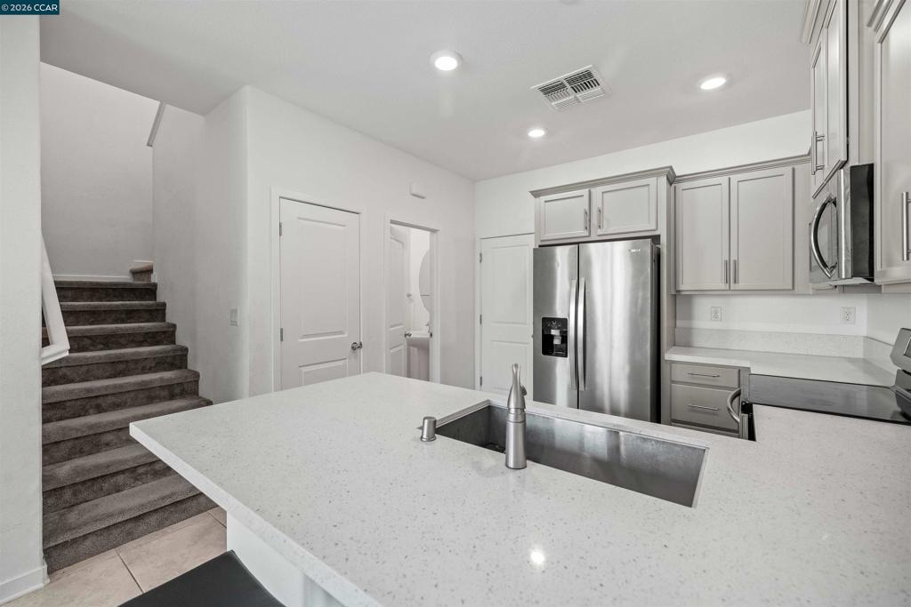 5301 E Commerce Way 58104 Property Photo 18