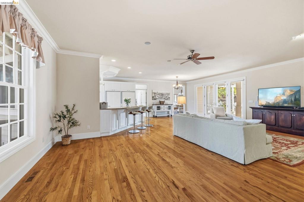 16161 Parkridge Property Photo 6