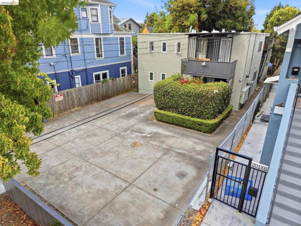2922 Otis St Property Photo 15