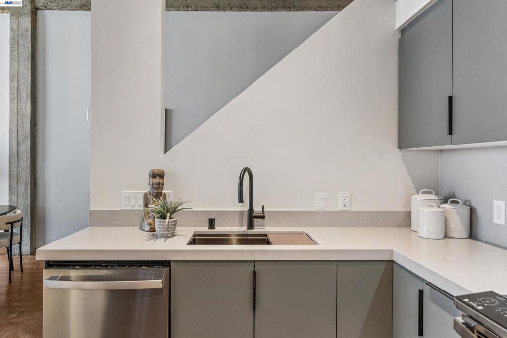 247 Fourth Street 405 Property Photo 23