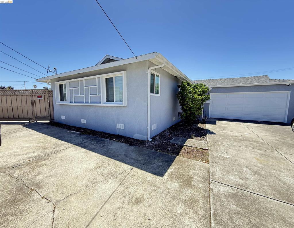 8096 Juniper Ave Property Photo 1