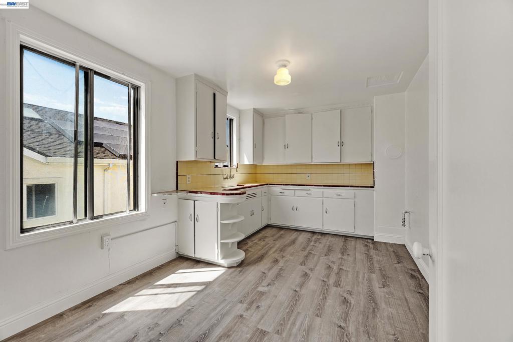 566 57th St. Property Photo 5