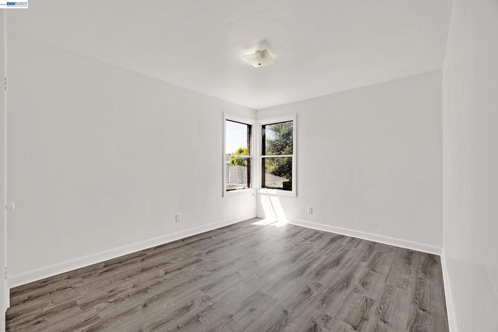 566 57th St. Property Photo 10