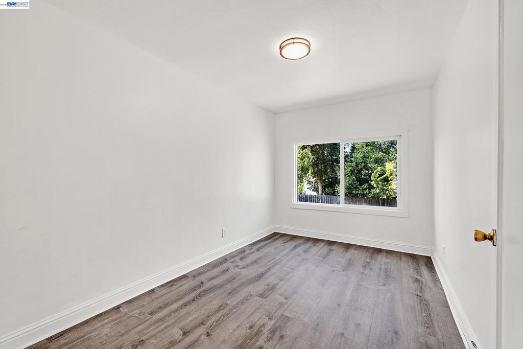 566 57th St. Property Photo 14