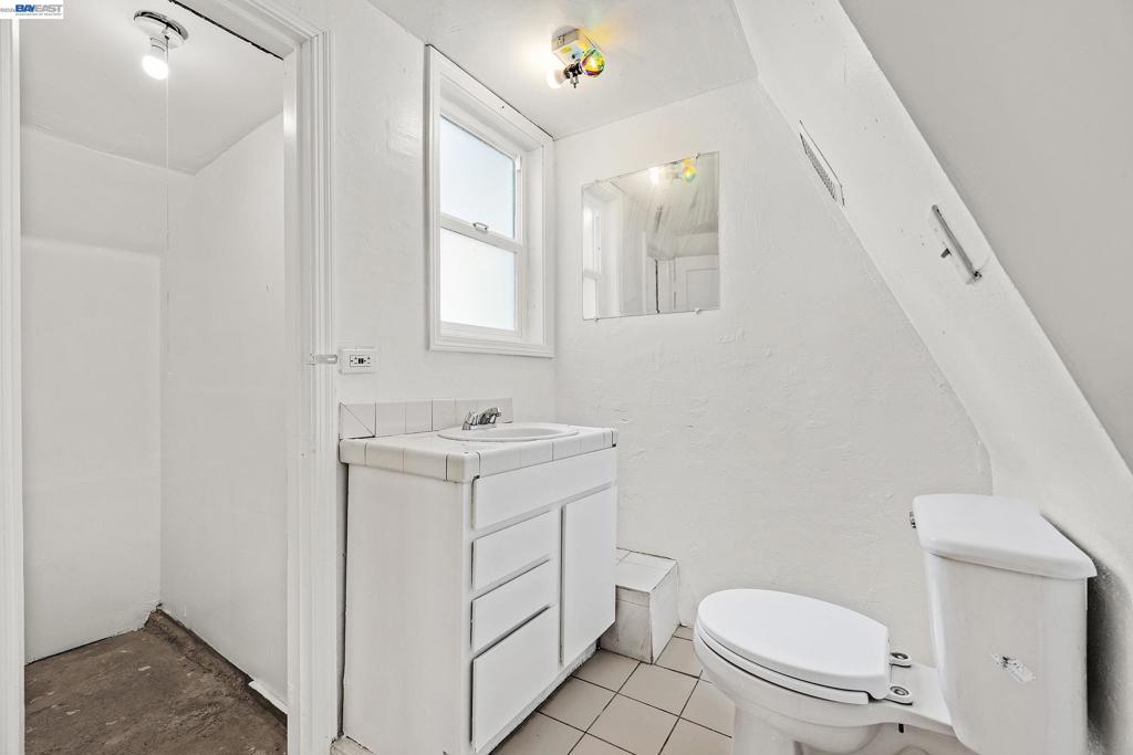 566 57th St. Property Photo 20
