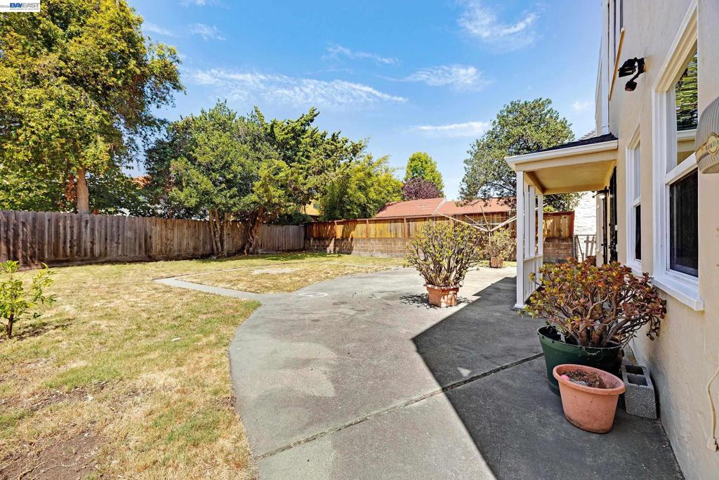 566 57th St. Property Photo 39
