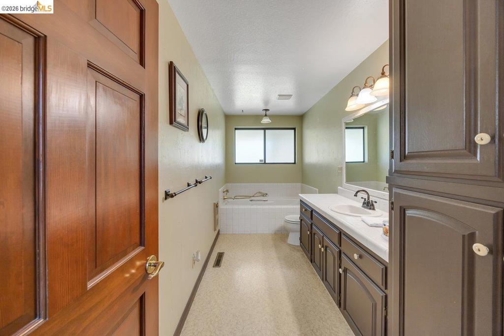 22309 Villas Ln Property Photo 27