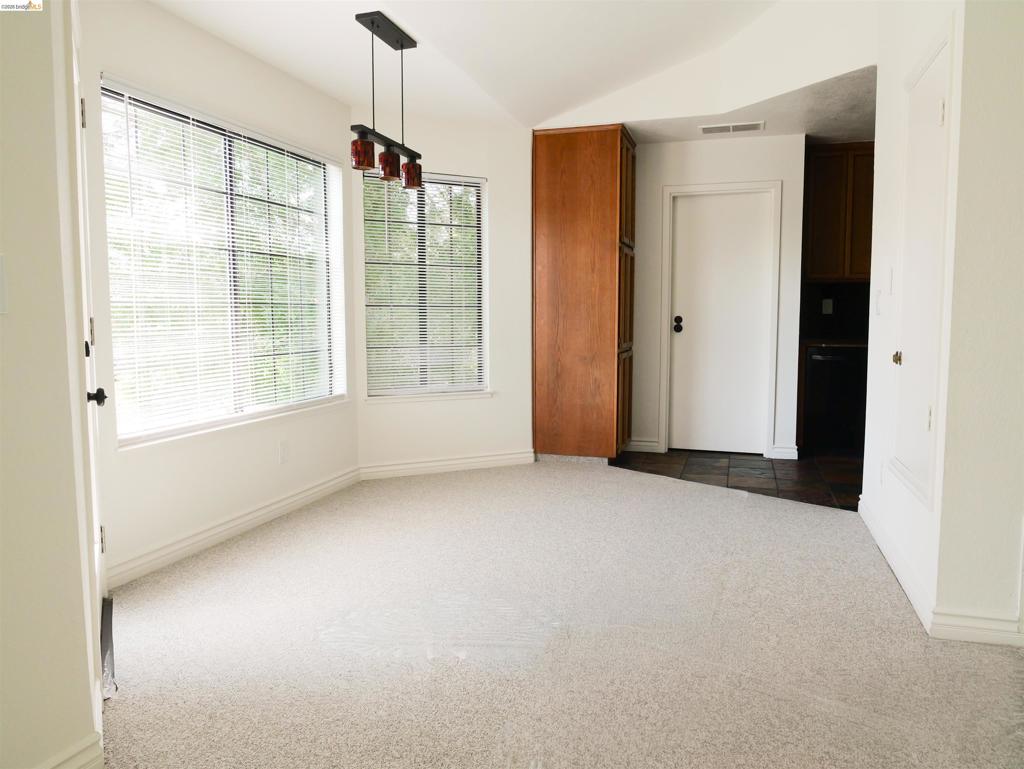 5022 Lakeview Dr 202 Property Photo 5