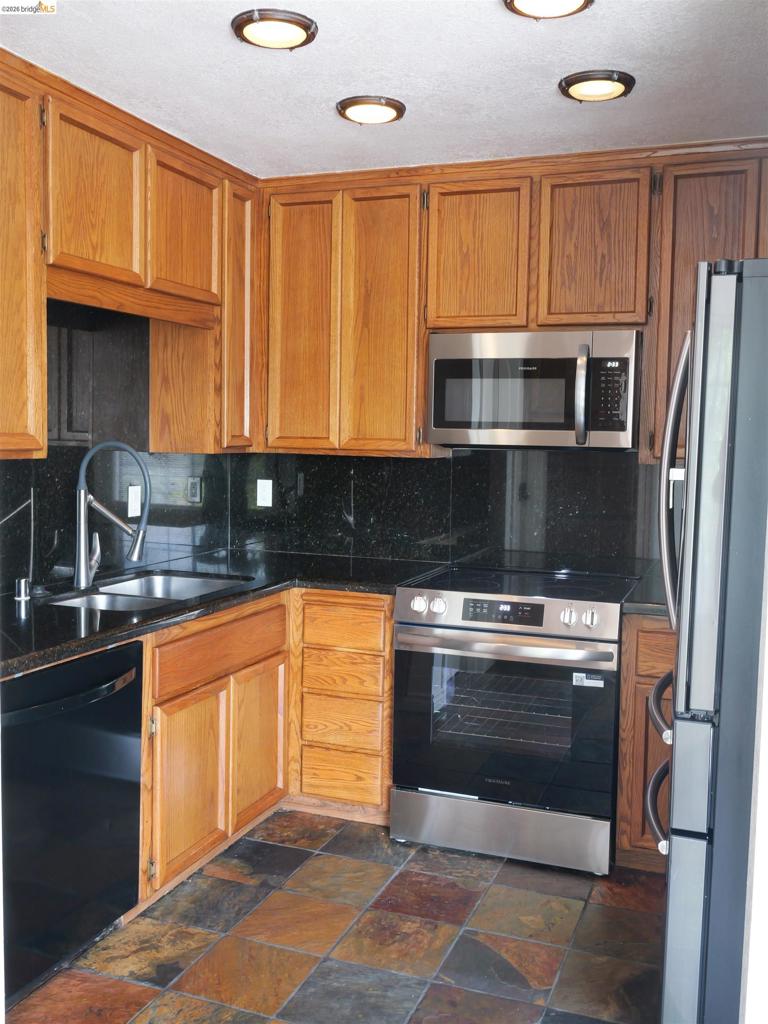 5022 Lakeview Dr 202 Property Photo 7