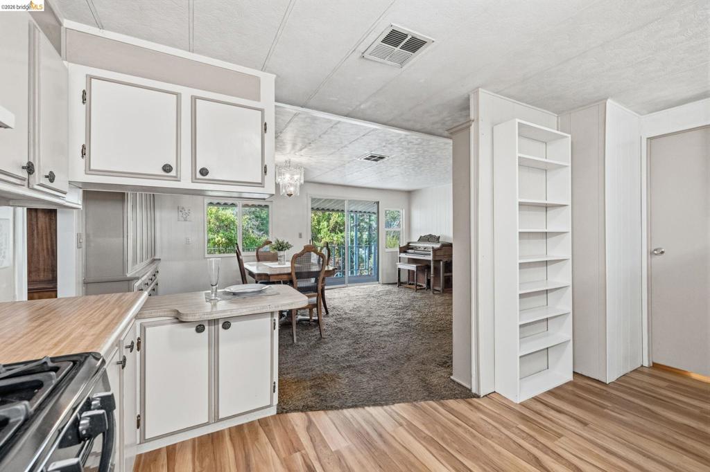 10956 Green St Property Photo 6