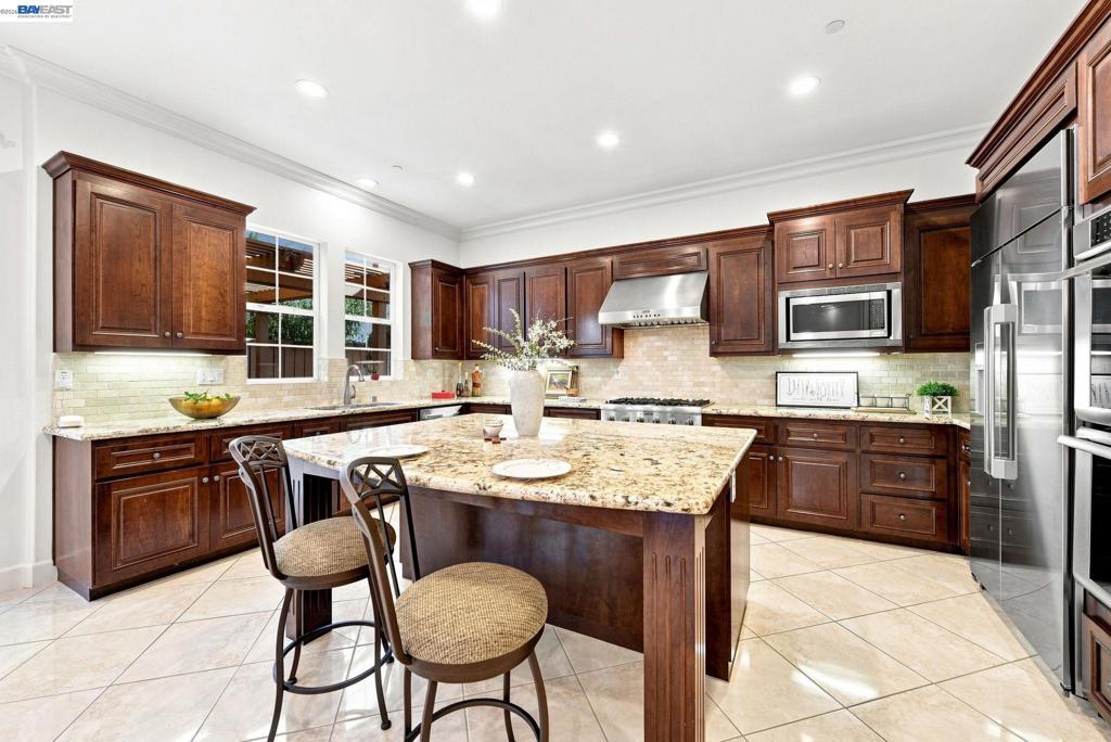 4568 Martin St Property Photo 11