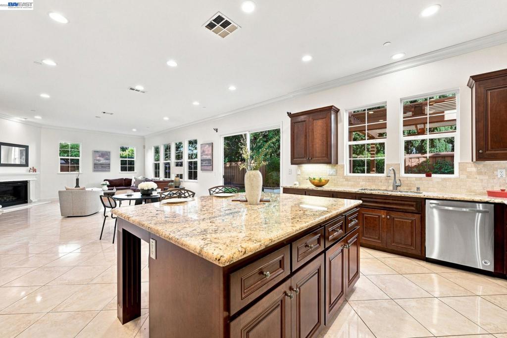 4568 Martin St Property Photo 15