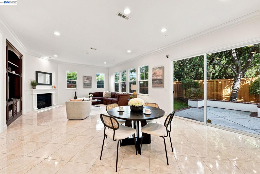 4568 Martin St Property Photo 16