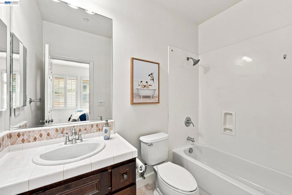 4568 Martin St Property Photo 44