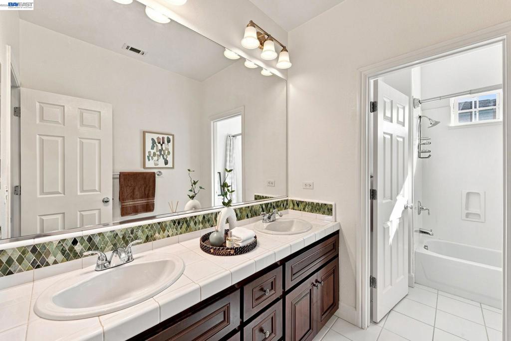 4568 Martin St Property Photo 49