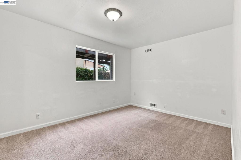 1210 Highland Blvd Property Photo 22