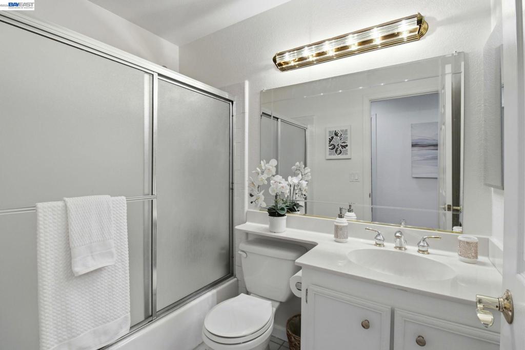 2867 Winthrop Ave. Property Photo 25