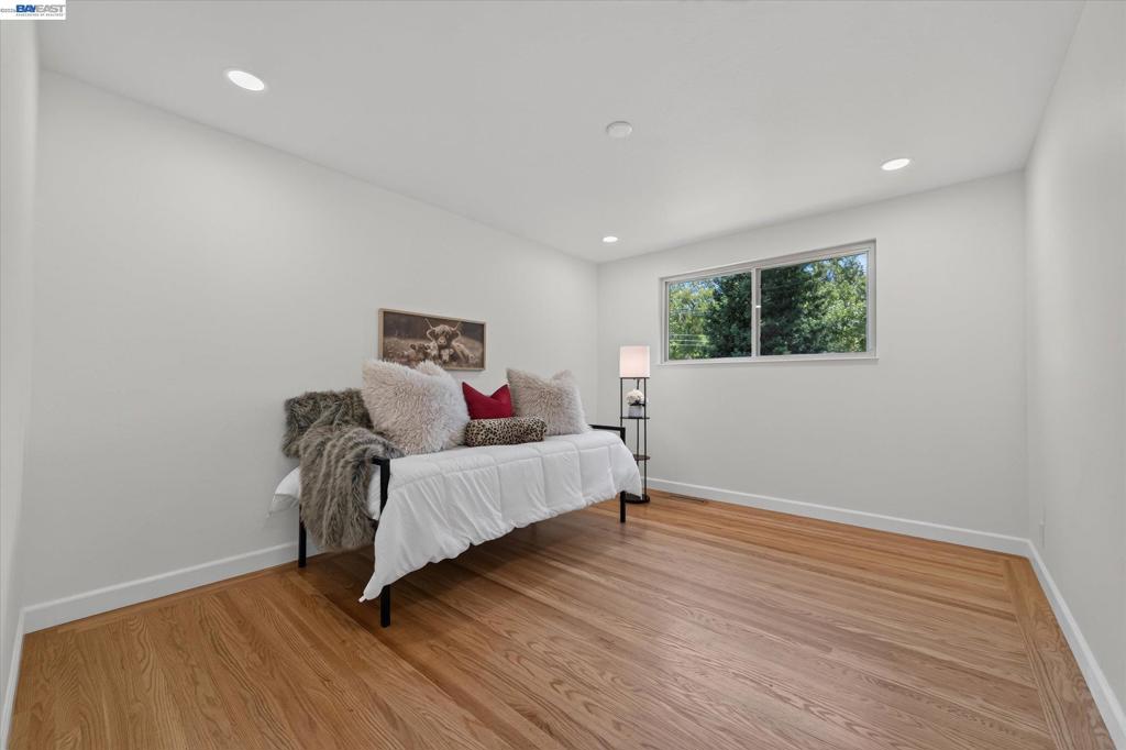 1787 Roxbury Dr Property Photo 29