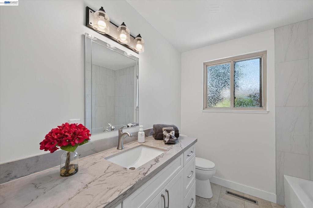 1787 Roxbury Dr Property Photo 30