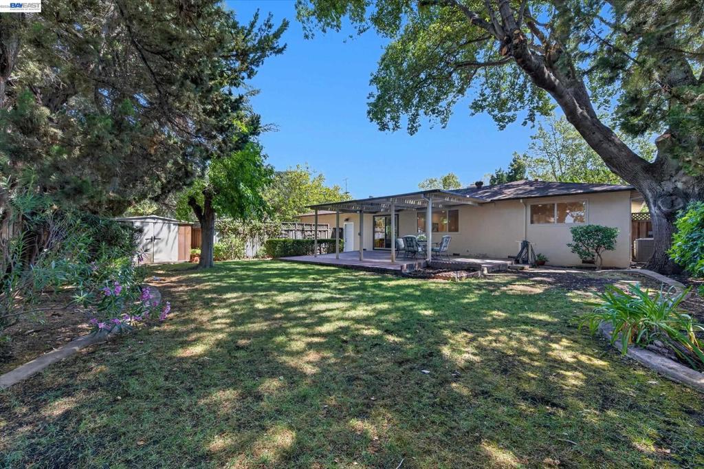 1787 Roxbury Dr Property Photo 32