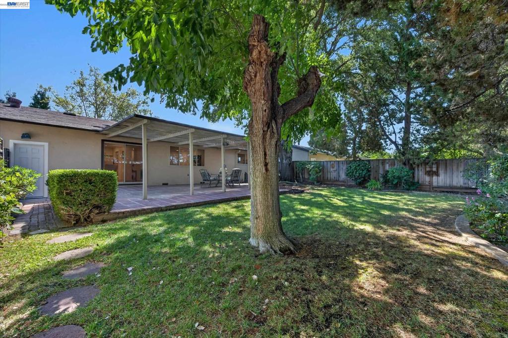 1787 Roxbury Dr Property Photo 33