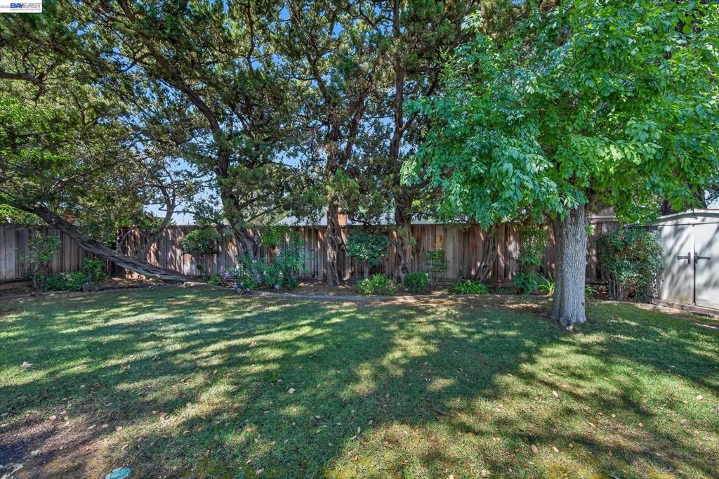 1787 Roxbury Dr Property Photo 36