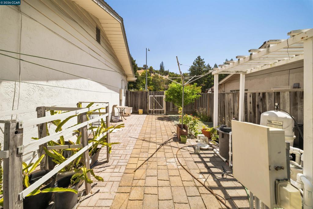 732 Moraga Rd Property Photo 17